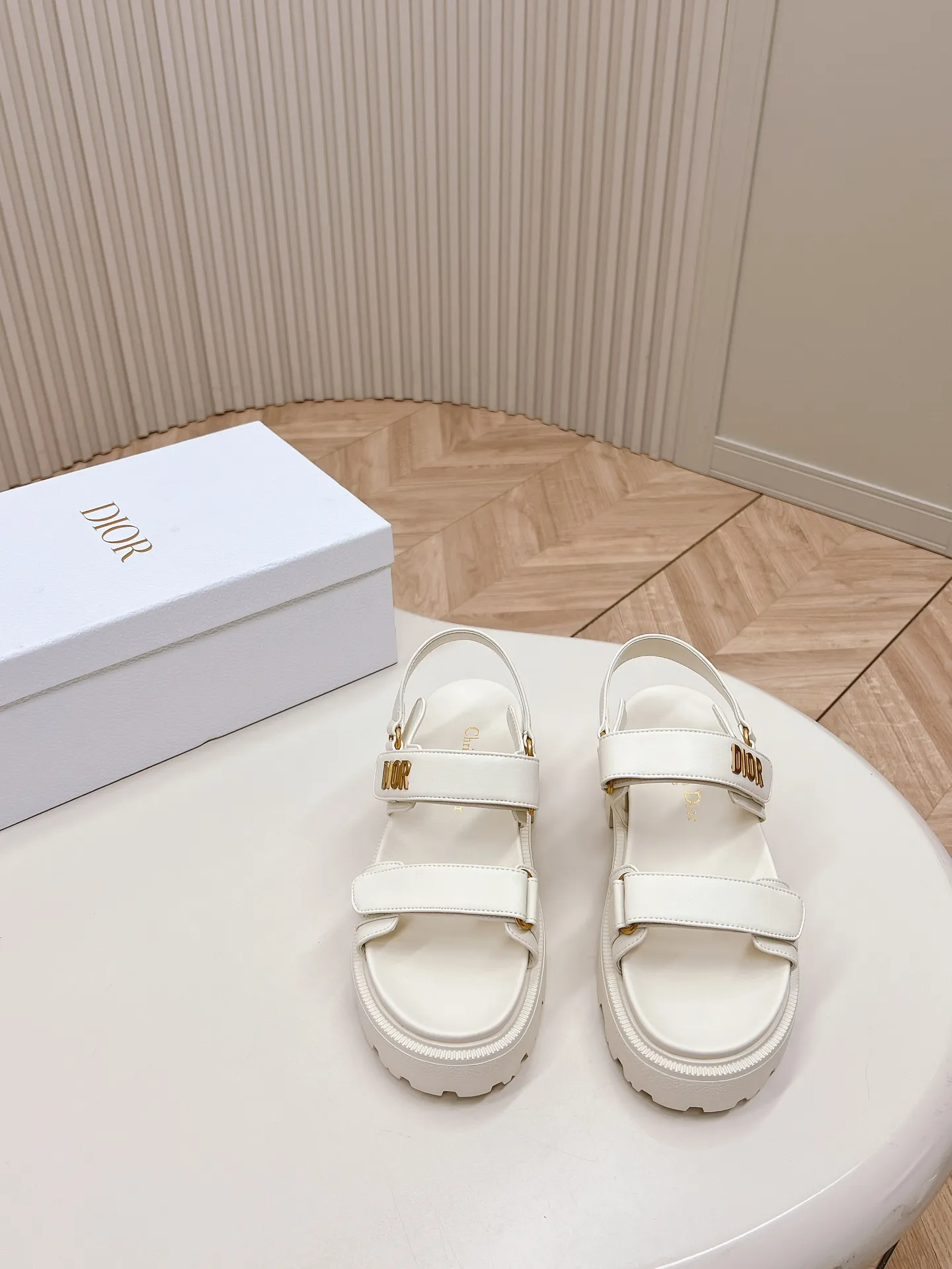 👟👟Ex-factory price 520👟👟 2024Dior Classic Velcro high-heeled sandals and slippers series original replica high version super durable and versatile style very comfortable on the foot, slim and tall, original leather upper, original d hardware buckle, original TPU outsole Heel height is about cm Size: 35-42